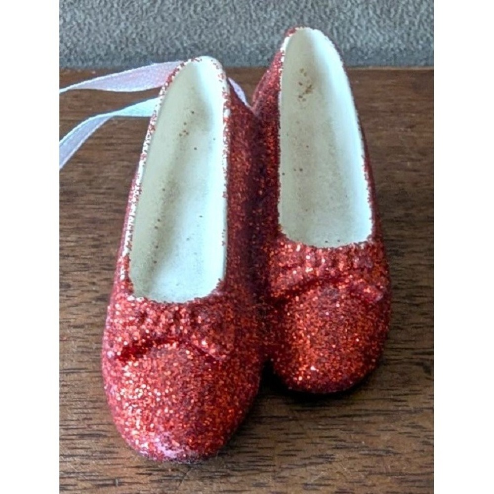 Wizard of Oz Ruby Red Slippers Ornament T.E.C, Ceramic, Red Glitter, Hang Cord - Picture 3 of 5